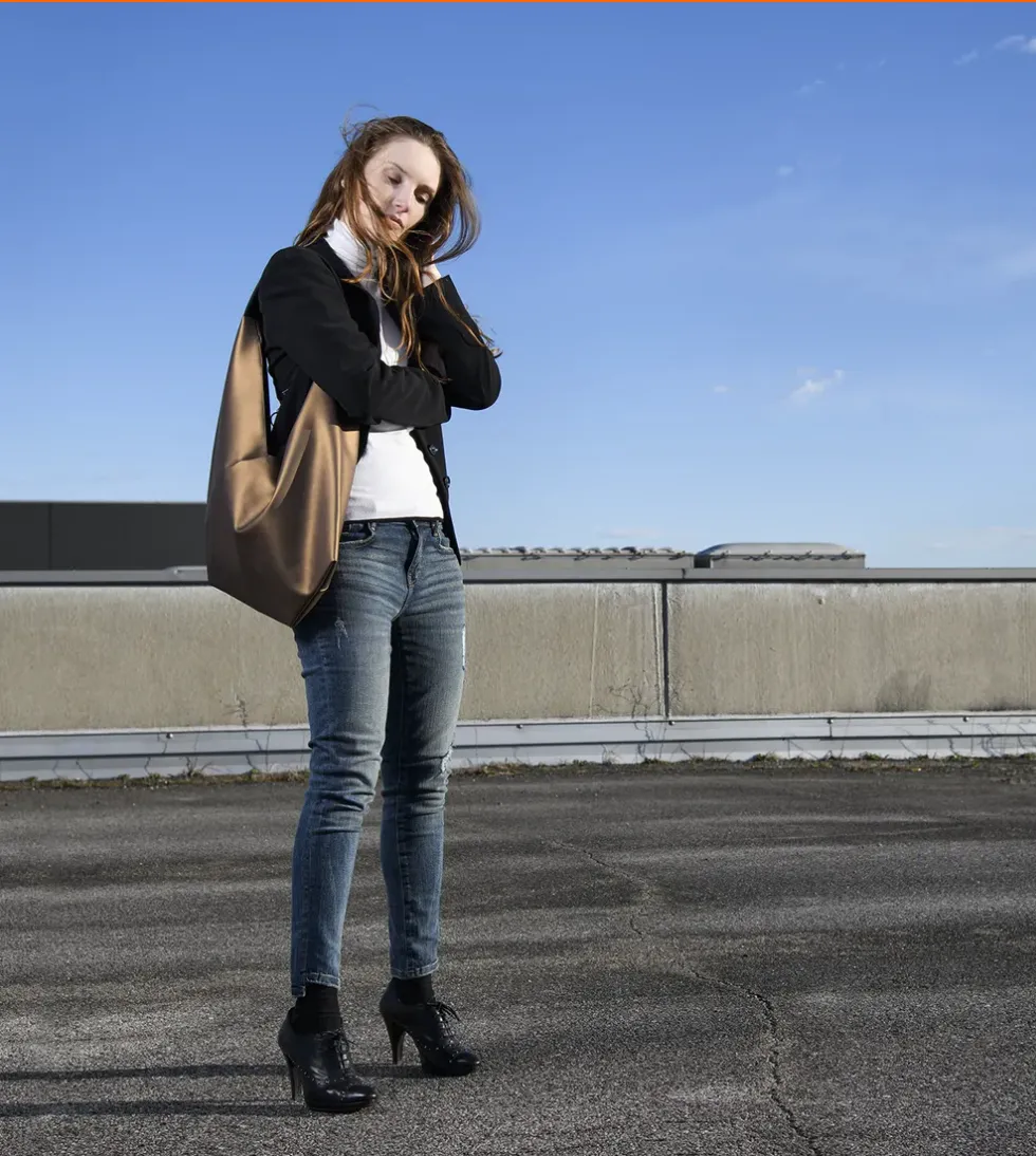 Bevel Tote in Black Hive
