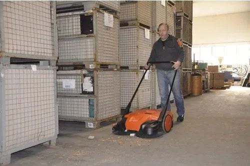 HAAGA® 677 Sweeper Outdoor / Indoor 31" Battery Push Sweeper