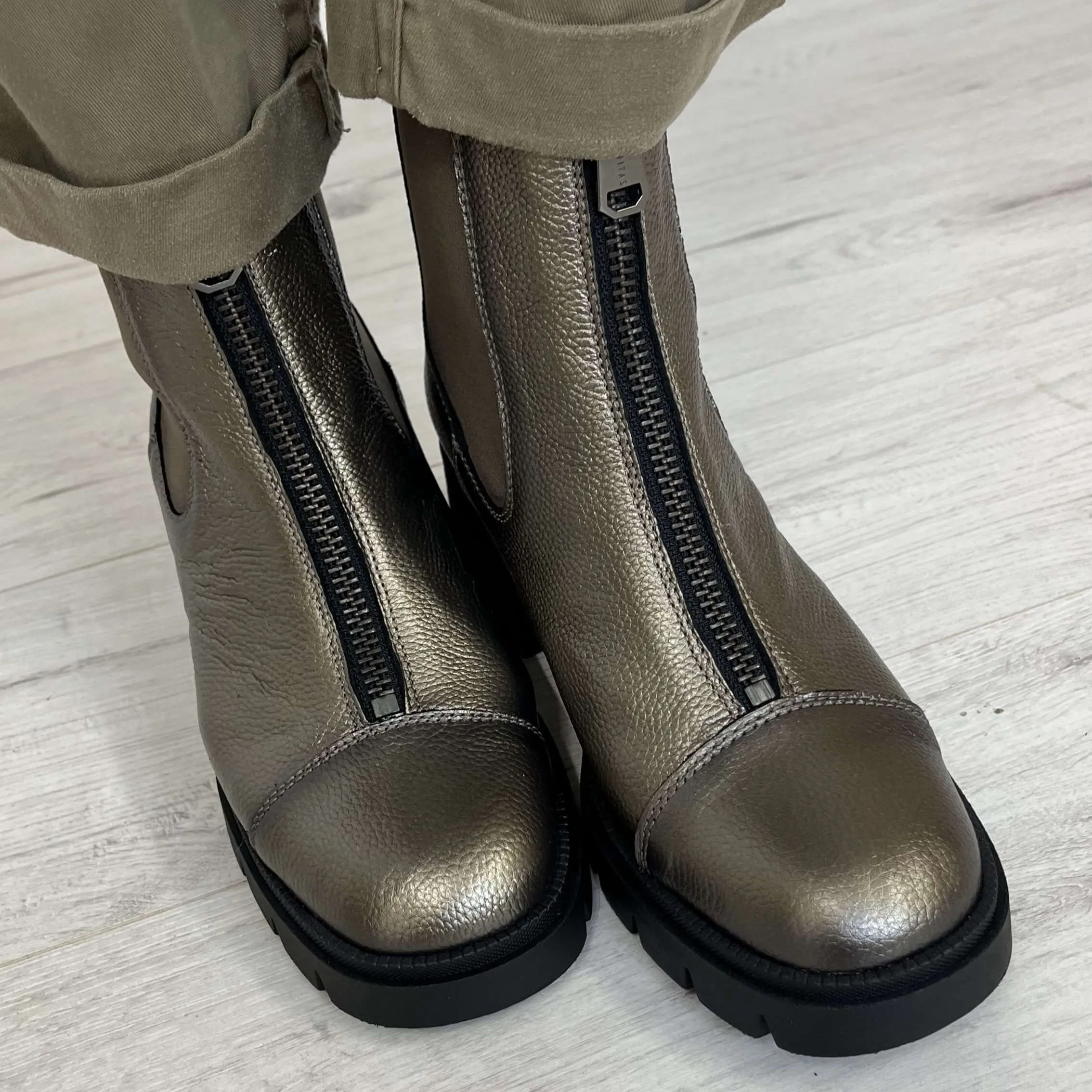 Hispanitas Pewter Leather Chunky Chelsea Boots