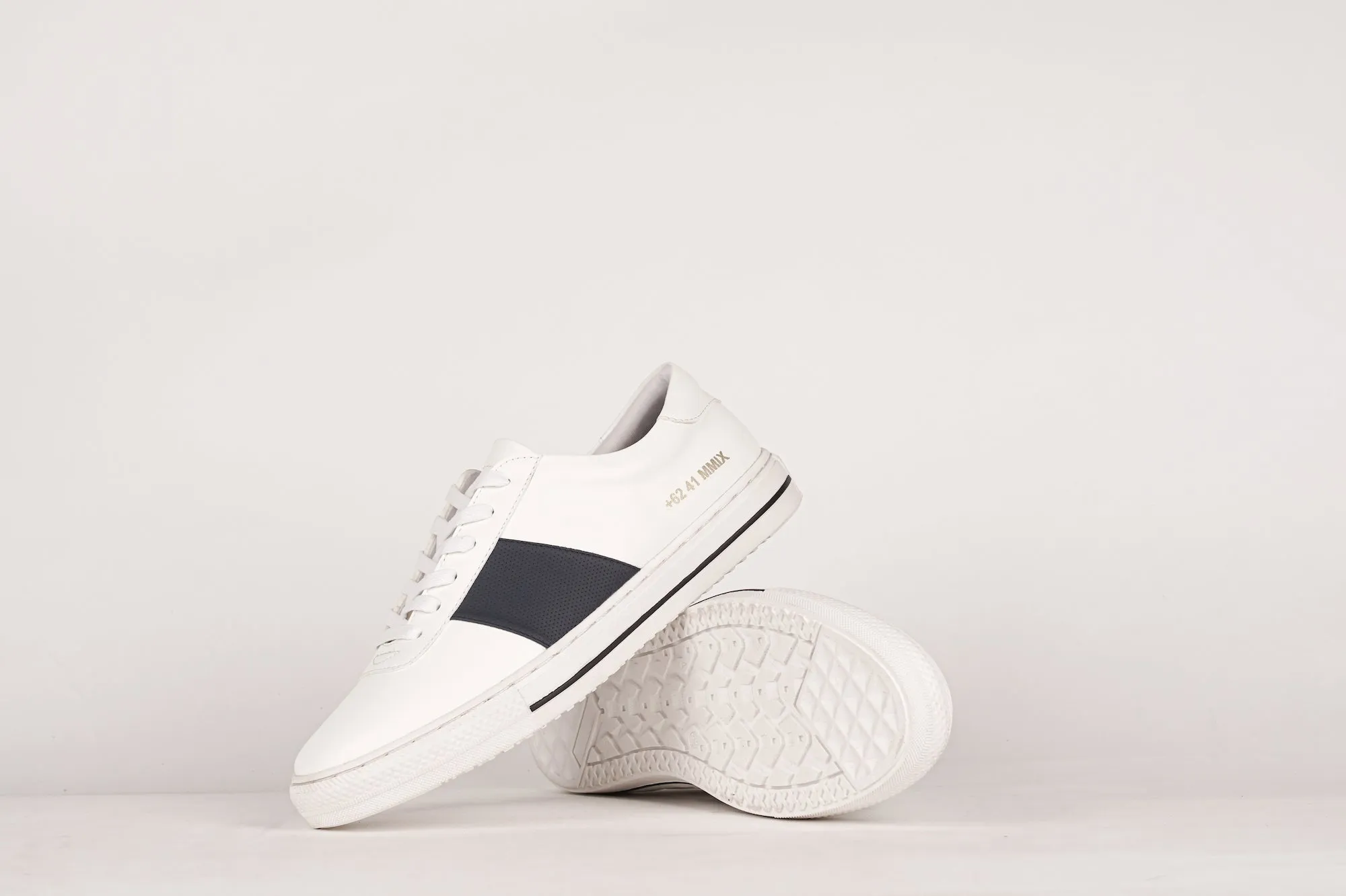 LAV-07 | WHITE / NAVY | MEN