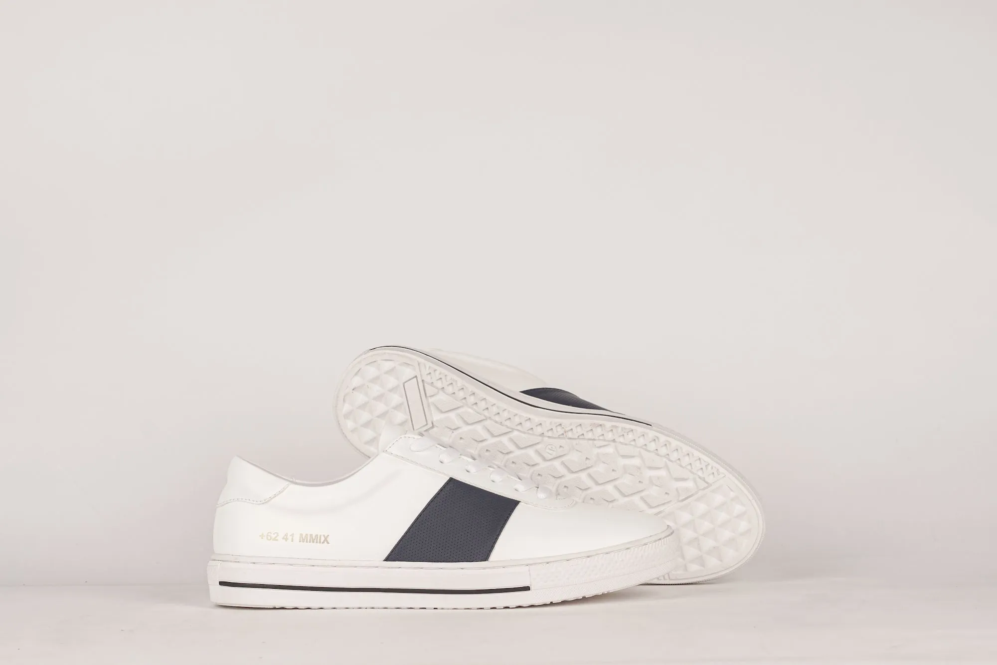 LAV-07 | WHITE / NAVY | MEN