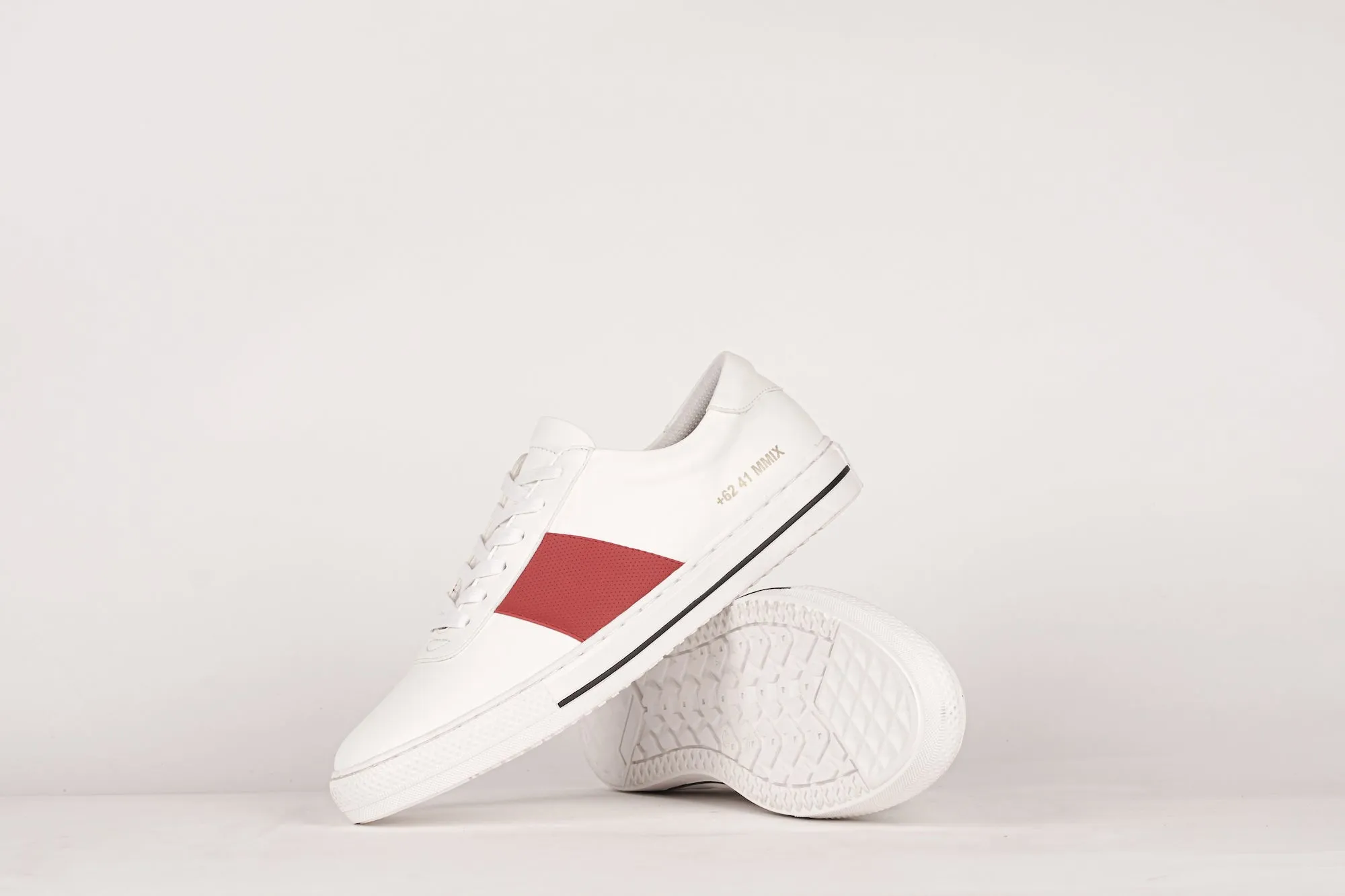 LAV-07 | WHITE / RED | MEN