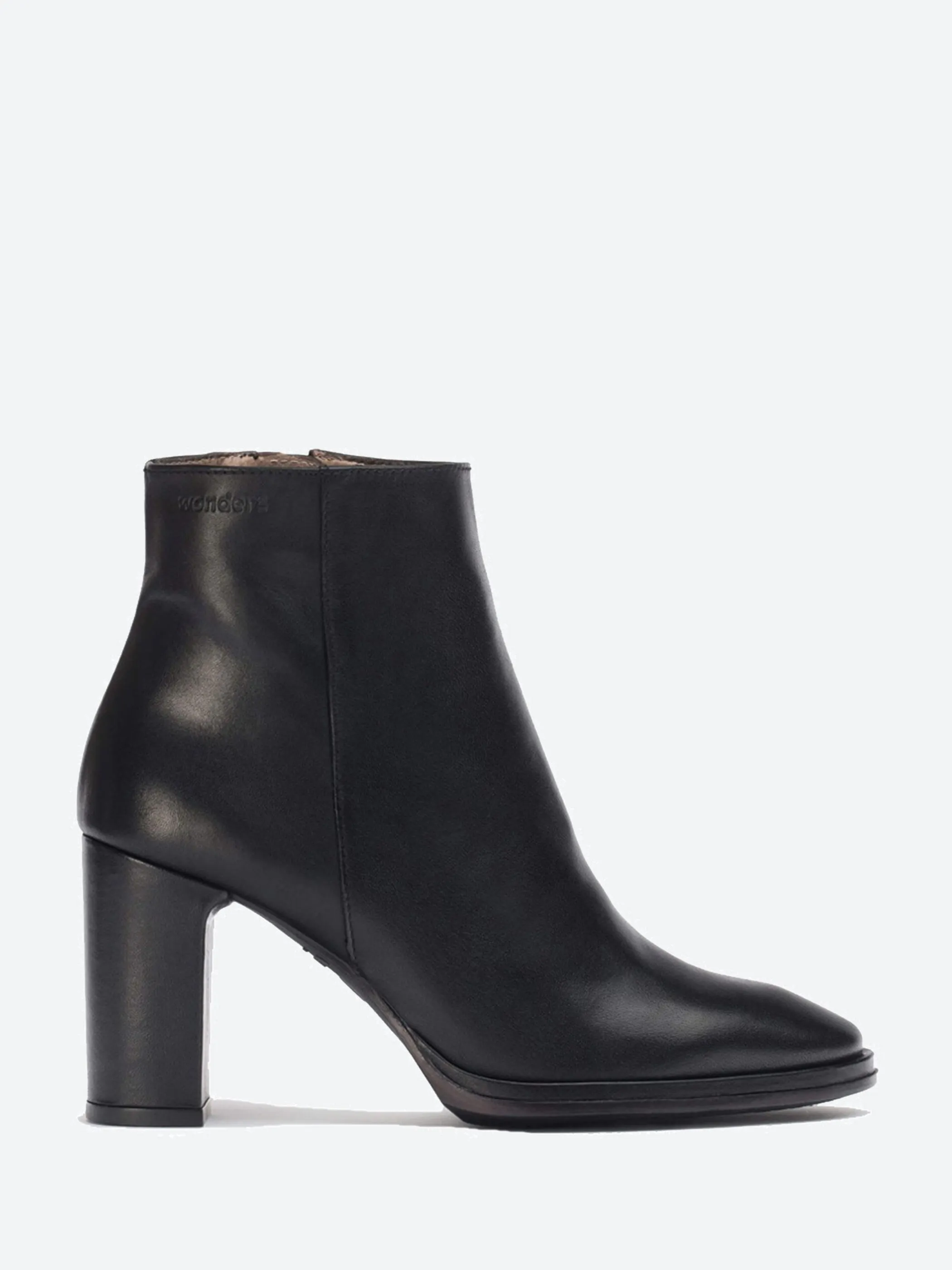 M-5105 Heel Boot