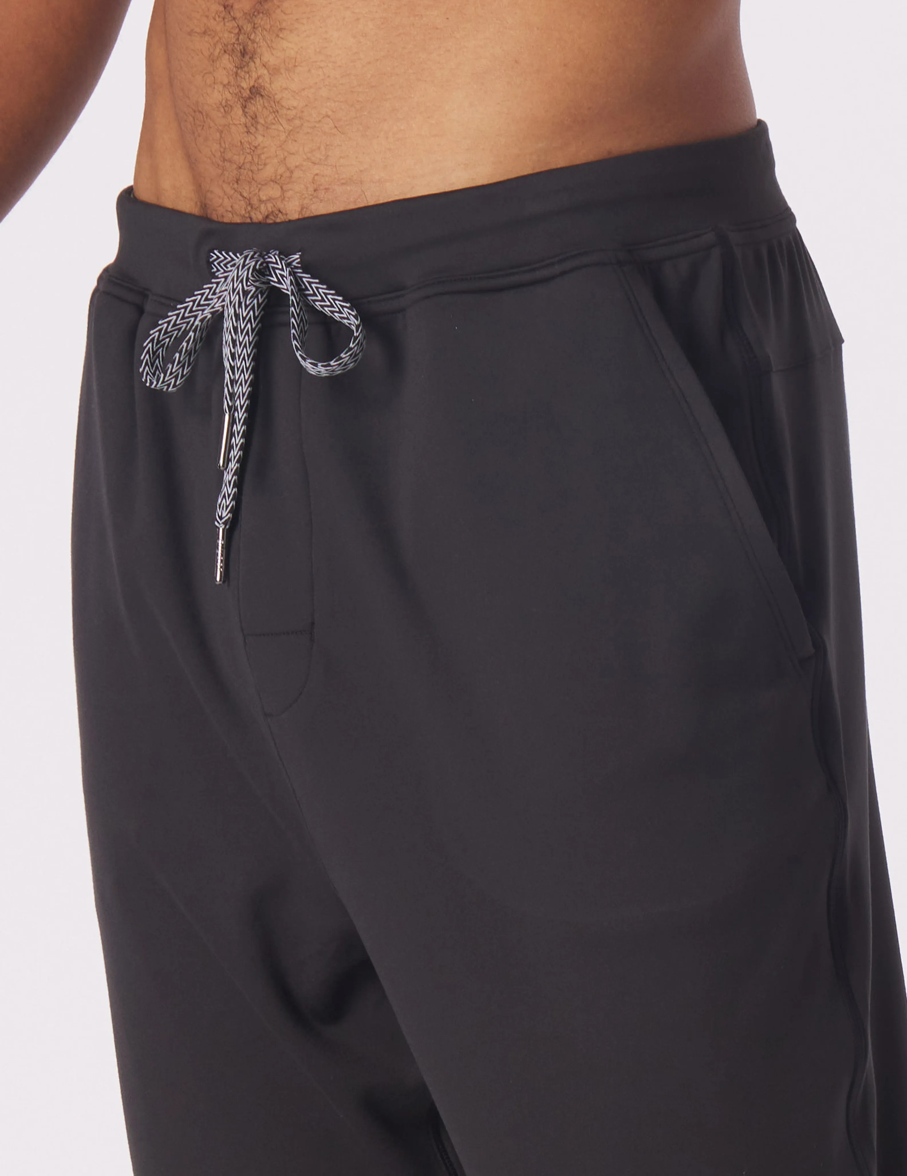 Medalist Jogger: Black