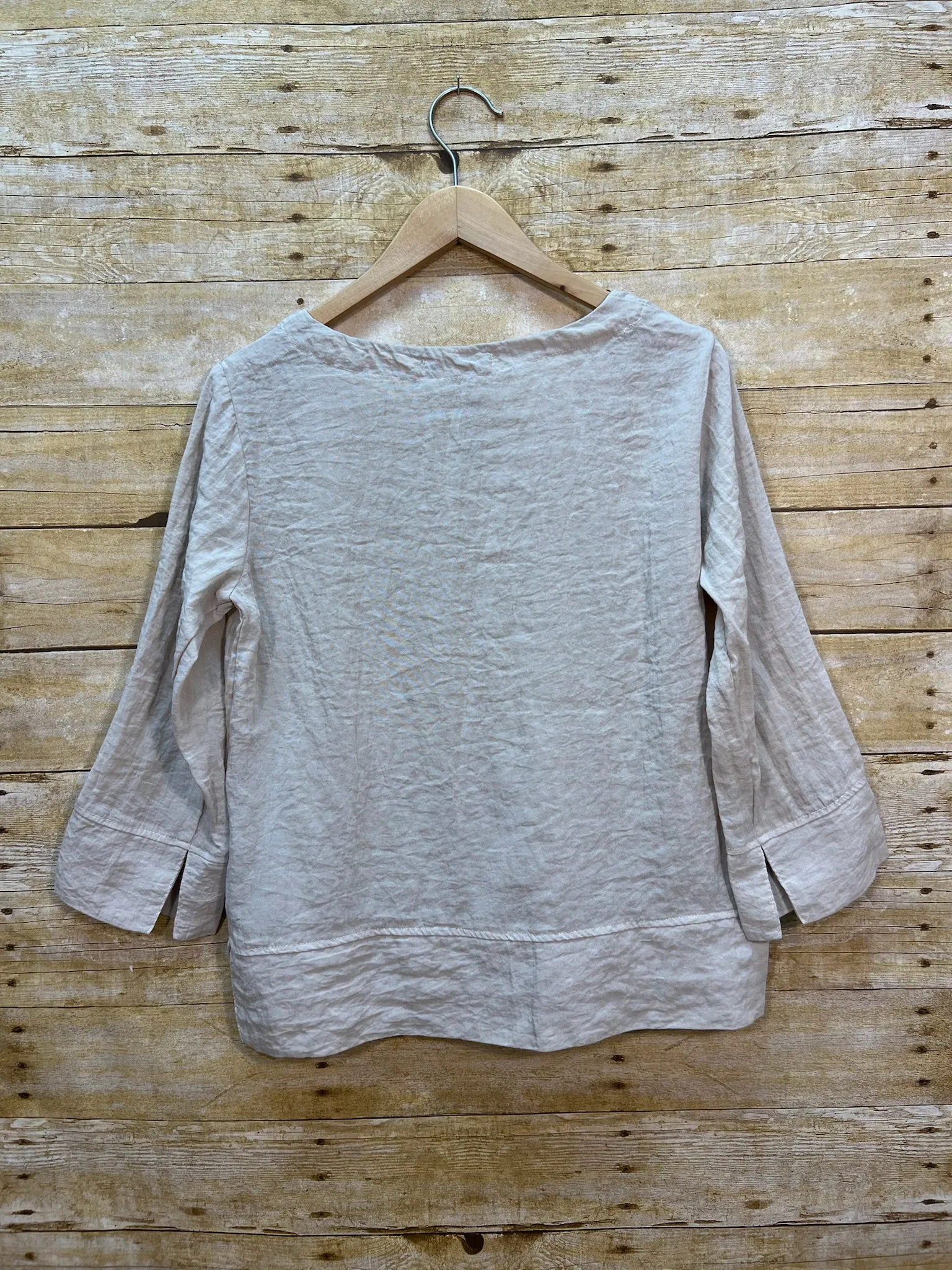 Moonbeam V-Neck Vent