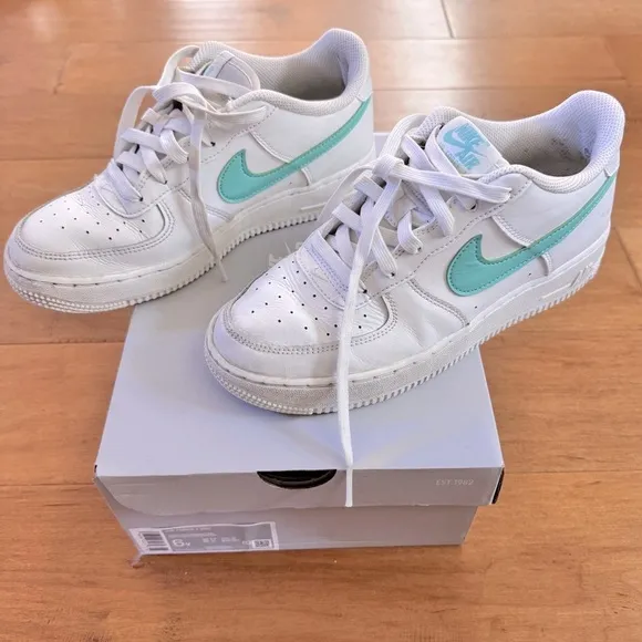 Nike Air Force 1 Low GS Summit White / Emerald Rise Teal Athletic Shoes