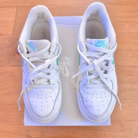 Nike Air Force 1 Low GS Summit White / Emerald Rise Teal Athletic Shoes