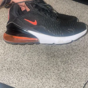 Nike Kids' Grade School Air Max 270 Shoes