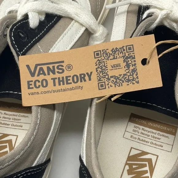 NWT Van’s off the wall old school tape shoes, size 8.5