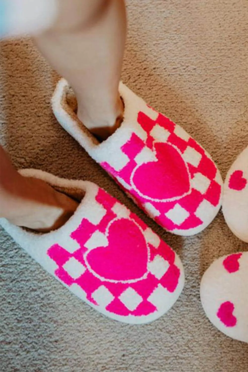 Pink Heart Checker Slippers for Women in White | KDC-SLPR-158-WHT