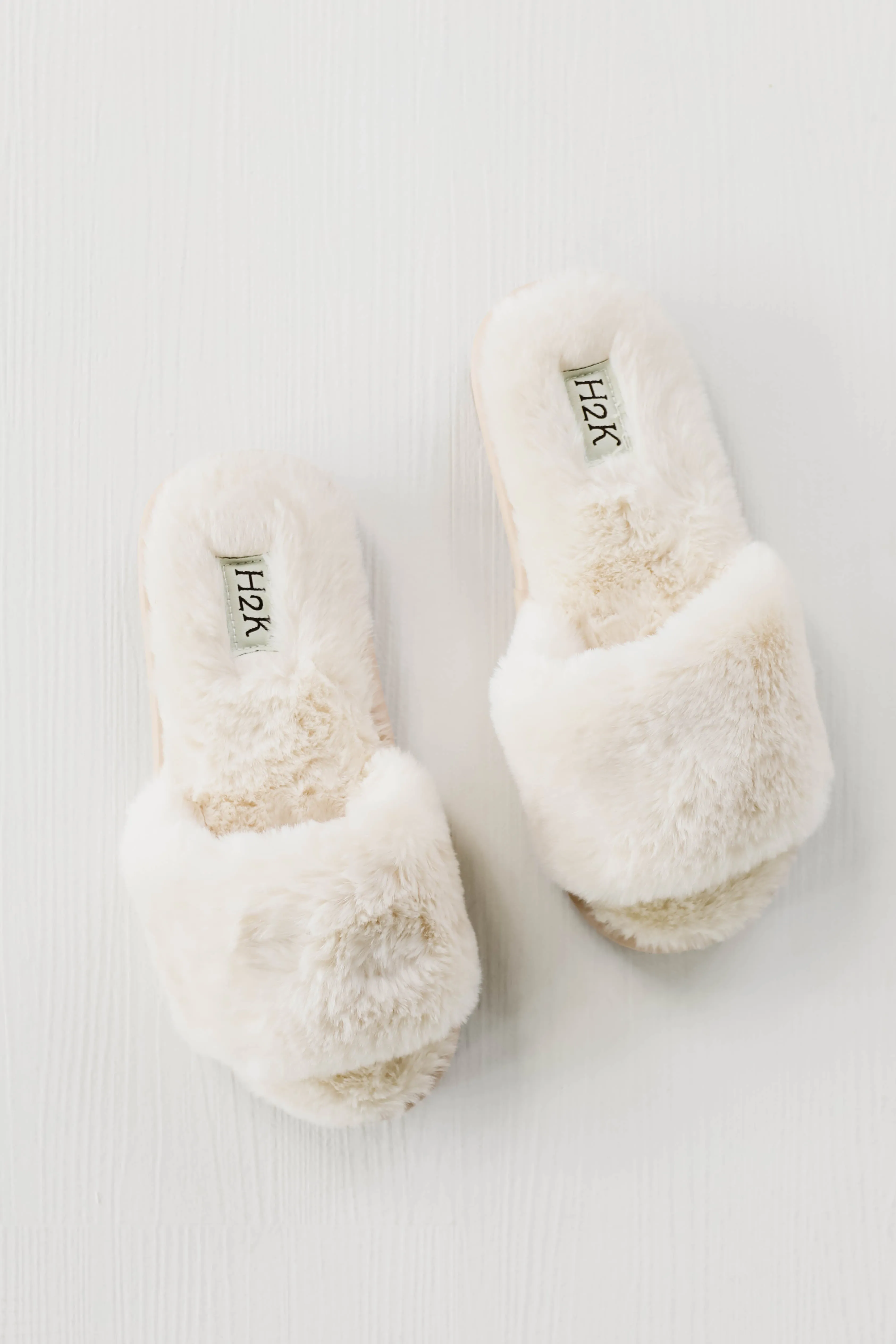 The Jennifer Cozy Slipper - White