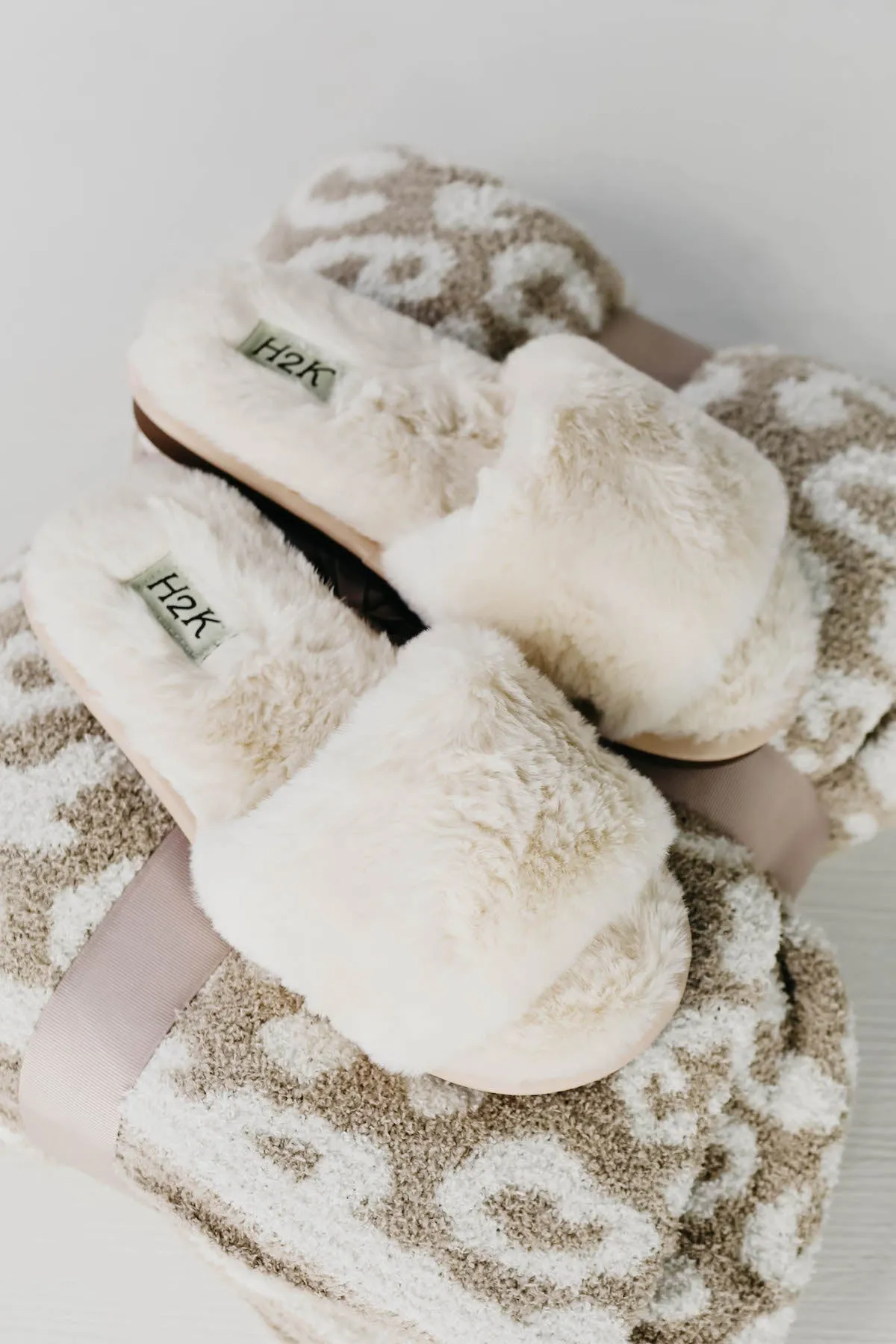 The Jennifer Cozy Slipper - White