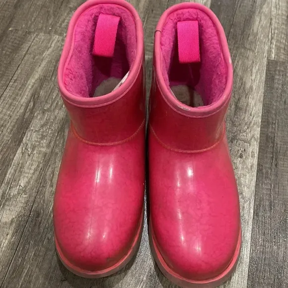 UGG Classic Clear Barbie Pink Mini Boots Size 6