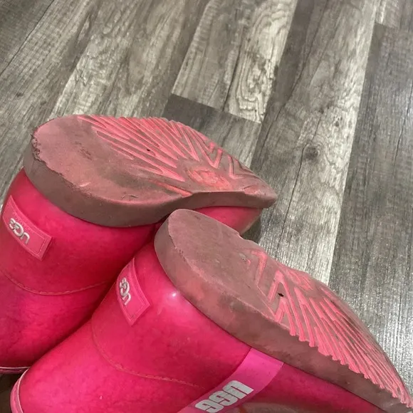 UGG Classic Clear Barbie Pink Mini Boots Size 6