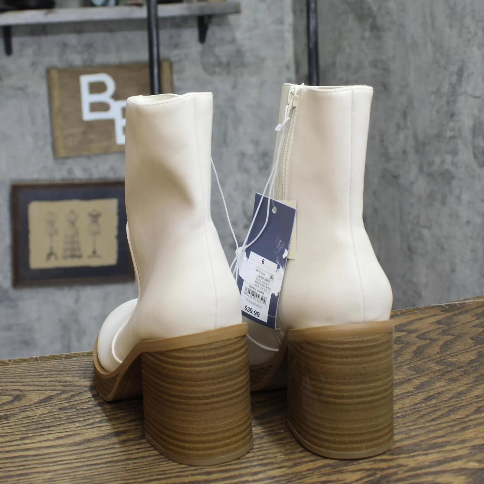 Universal Thread Jenna Platform Boots with Memory Foam Insole Off White 6M