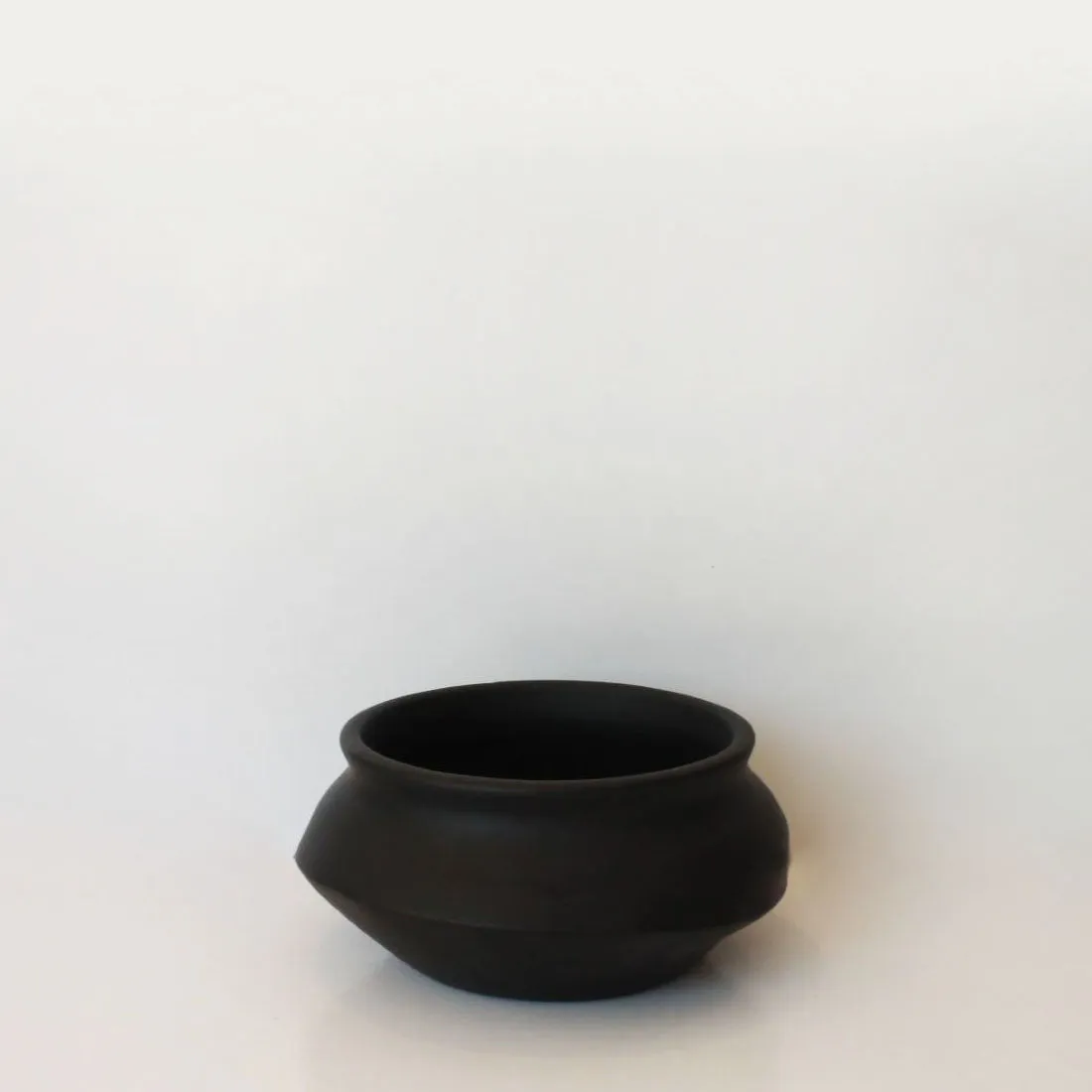 Urban Oasis Naya Pot Matte Black Small