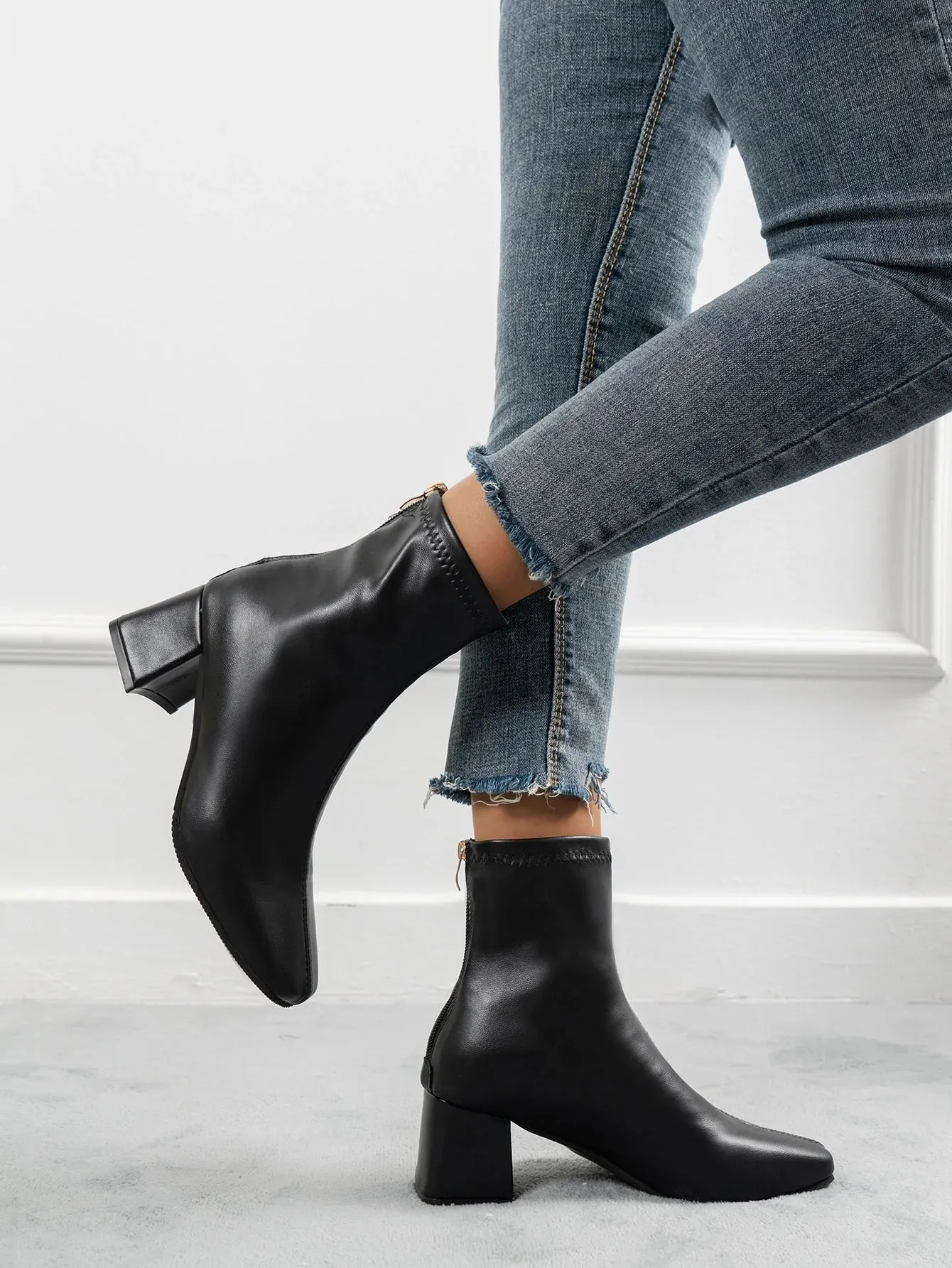 Zip Back Chunky Heeled Classic Boots - FD ⚡