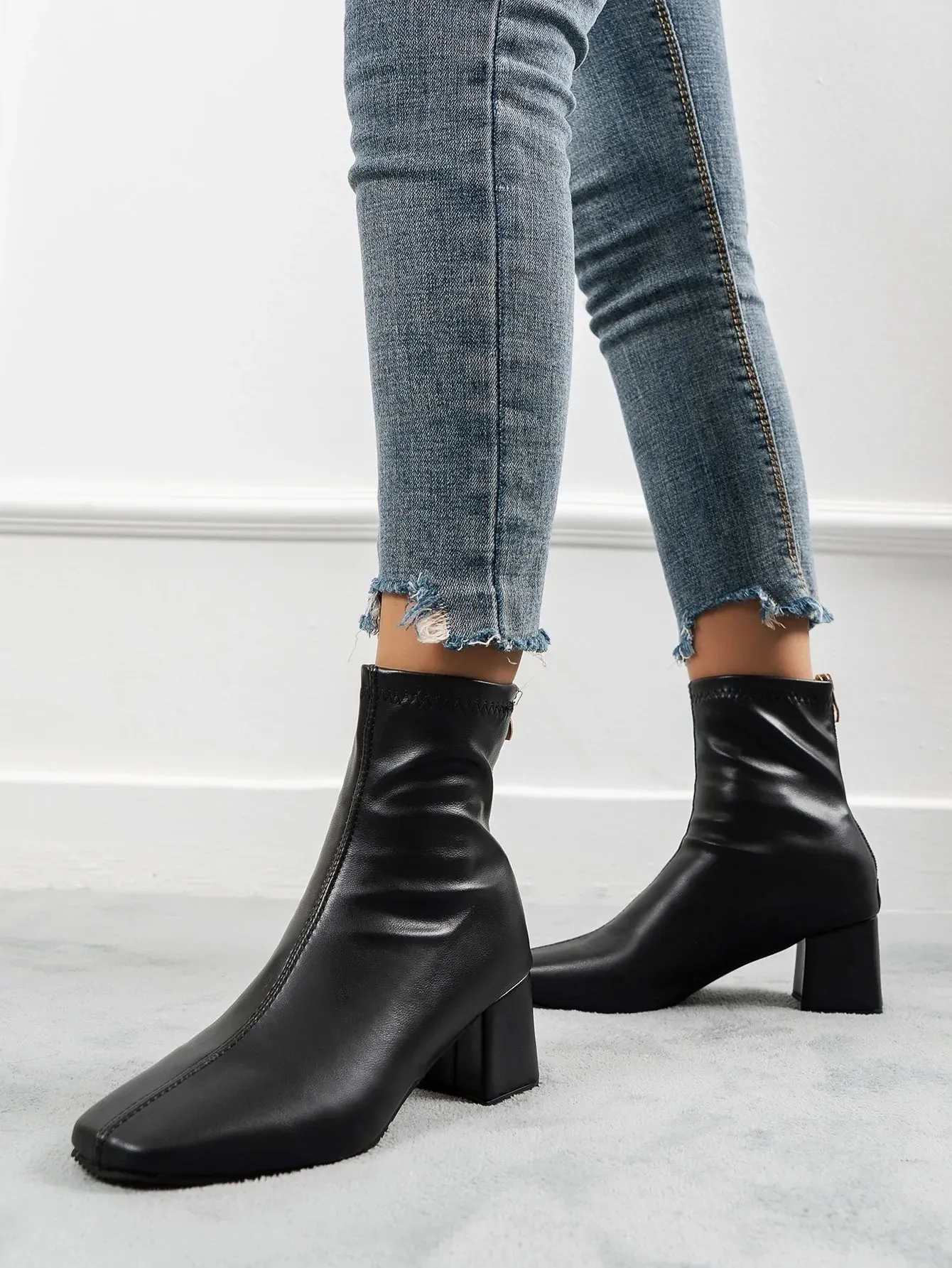 Zip Back Chunky Heeled Classic Boots - FD ⚡