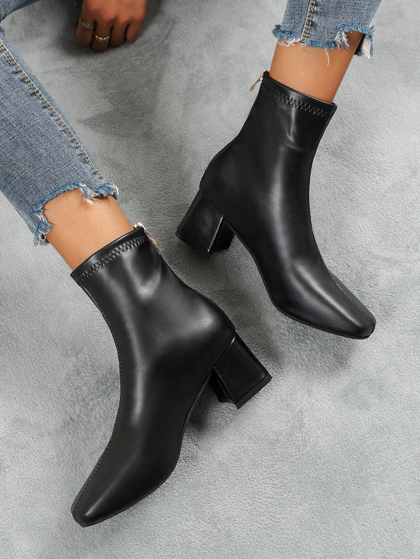 Zip Back Chunky Heeled Classic Boots - FD ⚡